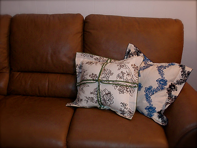 DIY ANTHROPOLOGIE THROW PILLOWS on a BUDGET! (No Sew!) 