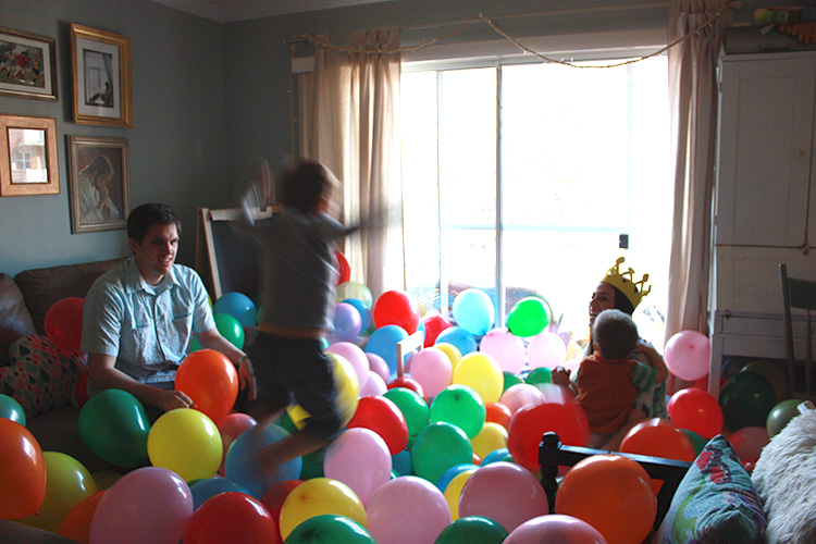 Birthday Balloon Room-One Little Minute Blog