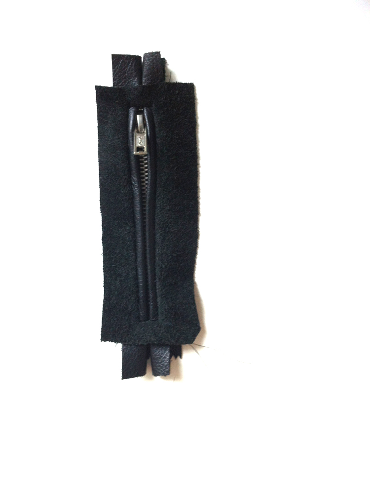 double welt zipper in leather-onelittleminuteblog.com