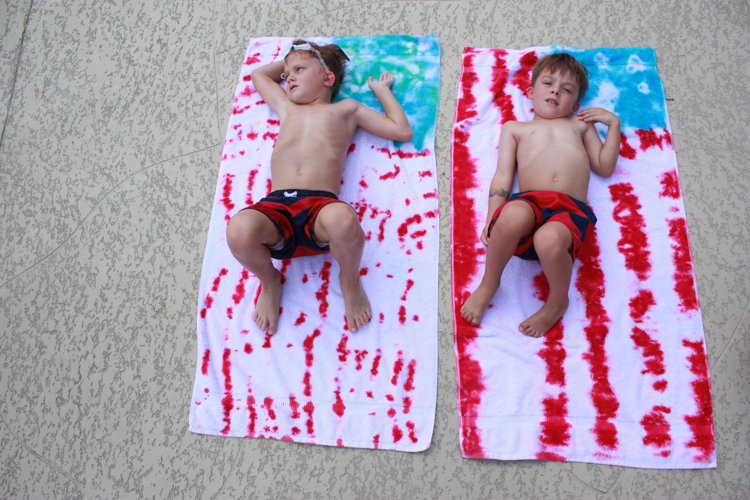 DIY Tie Dye American Flag Towels- One Little Minute-4