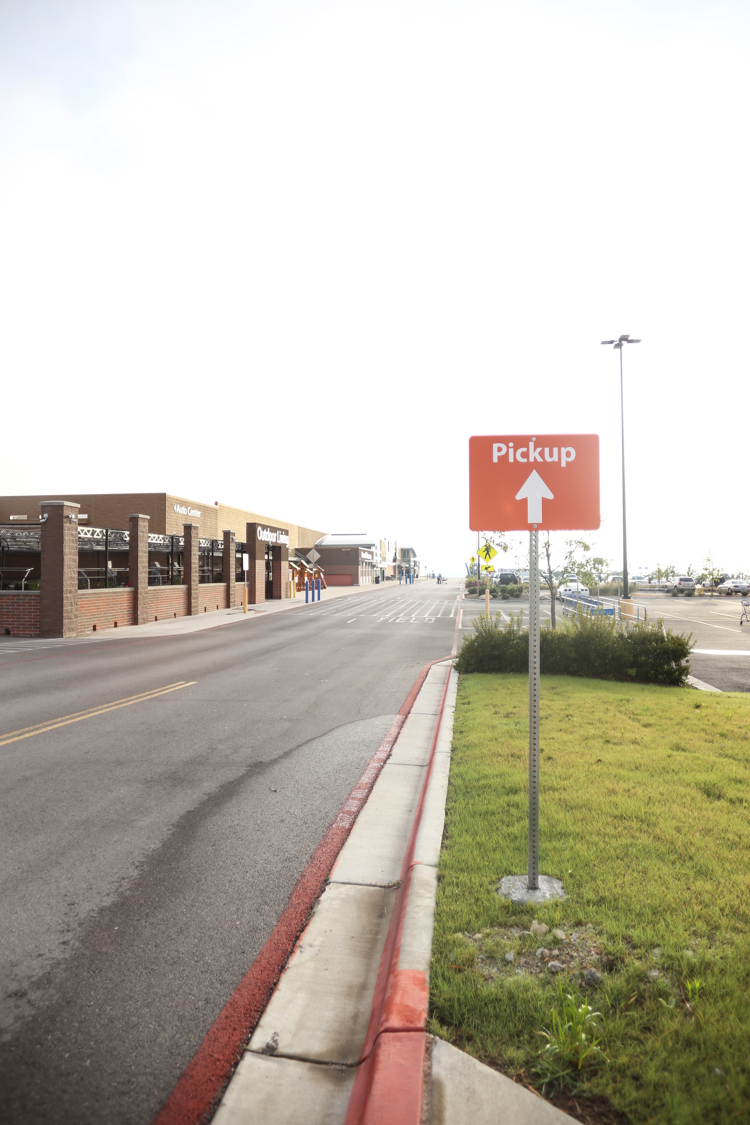 walmart-grocery-pickup-lane