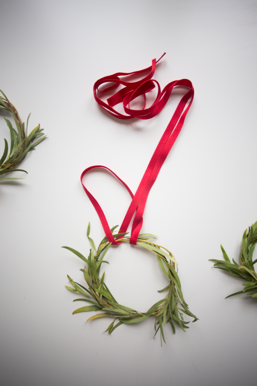 diy-christmas-mini-wreaths-1