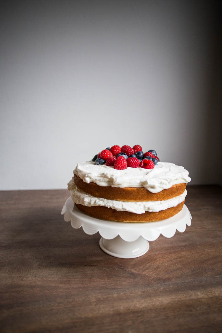 bakeamericacakeagain-naked-cake-with-berries-1