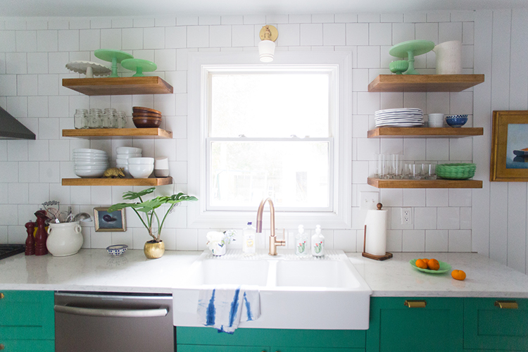 How to Decorate Floating Shelves in the Kitchen