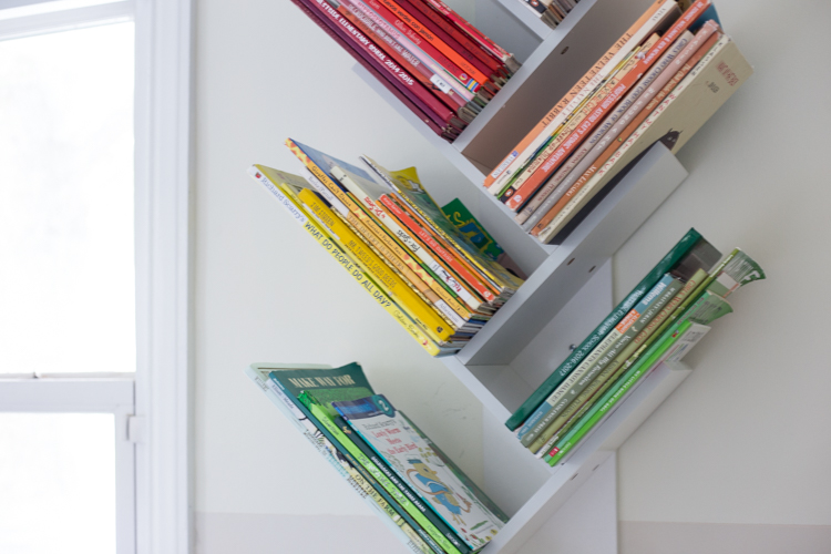 Tree Bookshelf DIY for a Beautiful, Minimal and Shared Kids Bedroom